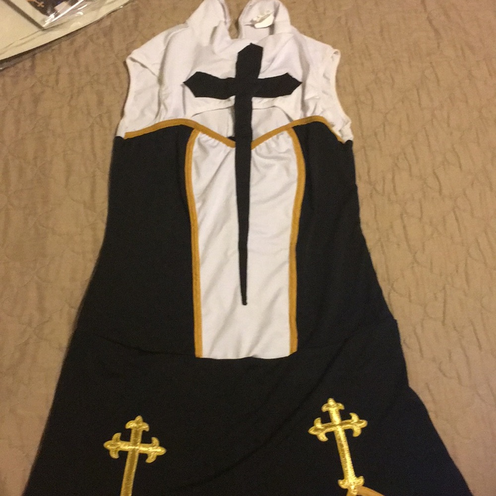 Bad habit Nun (Halloween costume) - Picture 2 of 4
